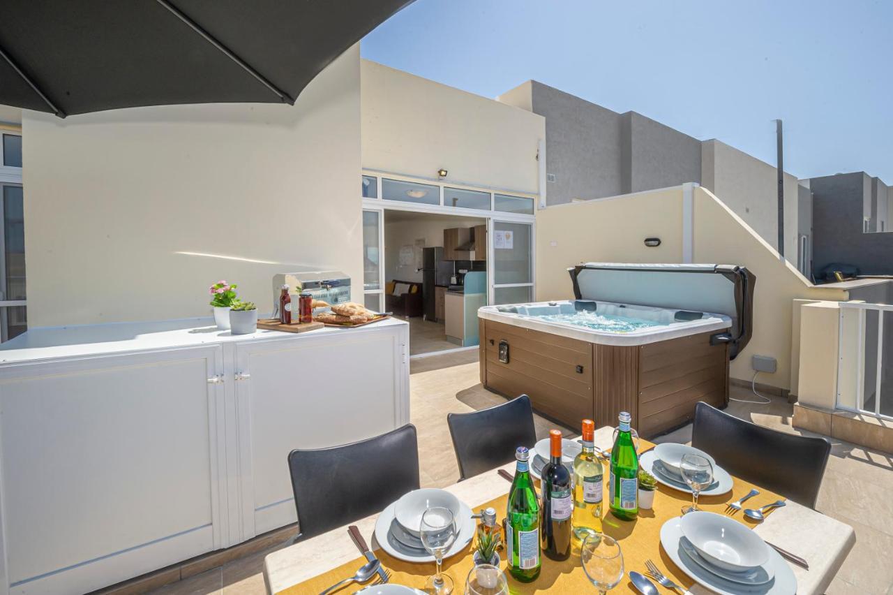 Summer Breeze Penthouse With Private Hot Tub & Terrace With Panoramic Views, By Getawaysmalta Меллиеха Экстерьер фото